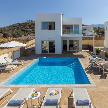 Diana Seaside Villas โพมอส ภายนอก รูปภาพ